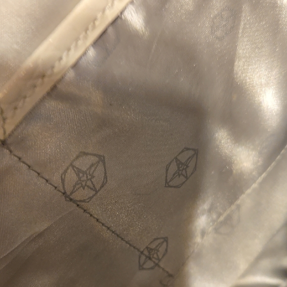 Paula Abdul White Crocodile-Embossed Handbag.   ✨️PRE OWNED✨️ - Picture 9 of 14